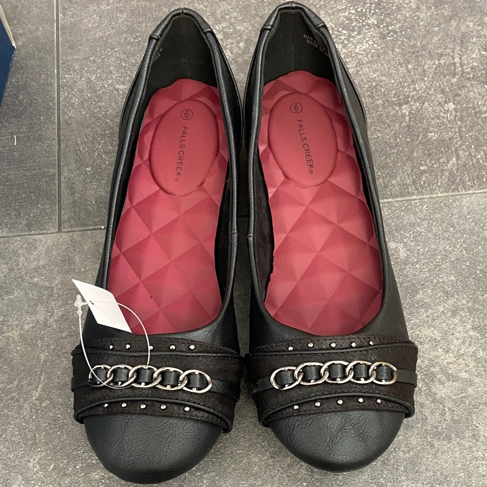 NWT Falls Creek Black Flats with Chain Detail